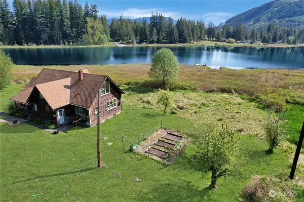27525 W Lake Riley Rd, Arlington, WA 98223-7020