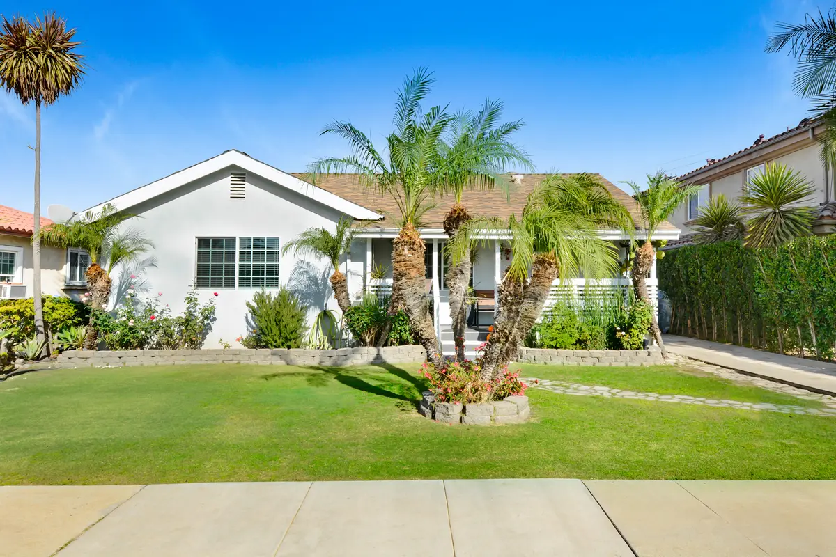 8445 6th St, Downey, CA 90241-3422