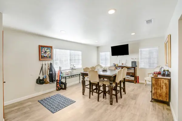 8445 6th St, Downey, CA 90241-3422
