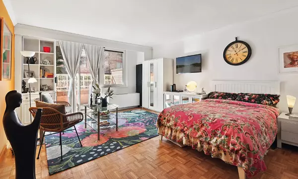 393 West 49th Street, New York, NY 10019