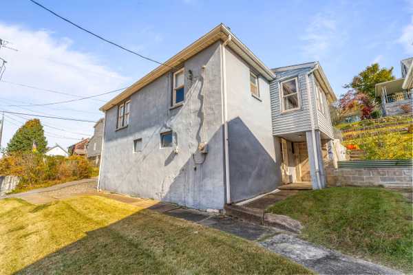 1227 Border Ave, Ellwood City, PA 16117-1832