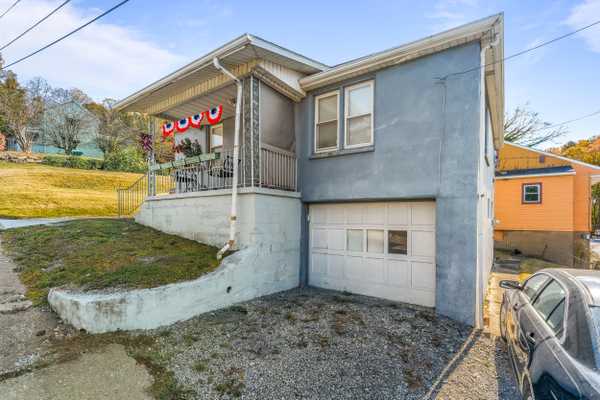 1227 Border Ave, Ellwood City, PA 16117-1832