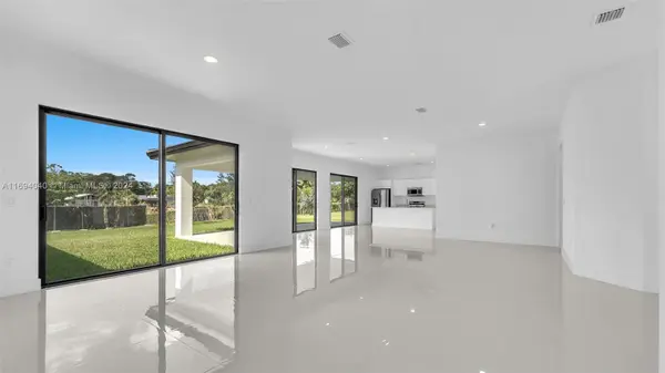 15455 SW 232nd St, Miami, FL 33170-6925