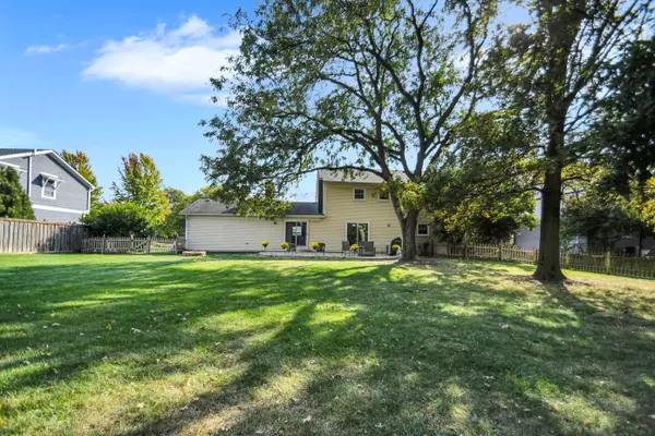 624 Millbrook Dr, Downers Grove, IL 60516