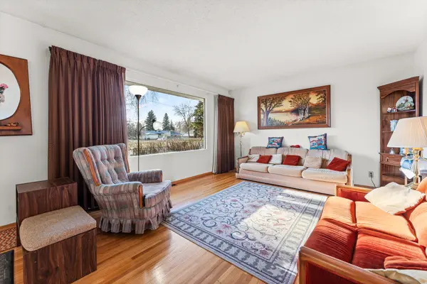 2035 33 St SE, Calgary, AB T2B 0T8