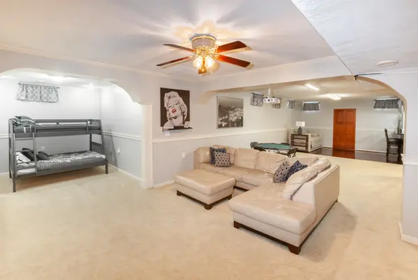 9711 W 145th Ter, Overland Park, KS 66221-2544