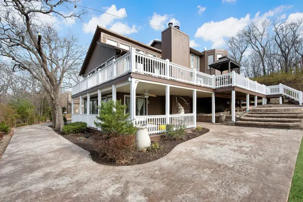 17475 Mission Rd, Stilwell, KS 66085-9110