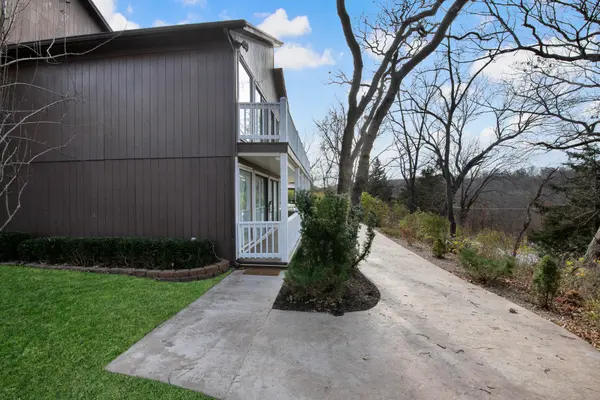 17475 Mission Rd, Stilwell, KS 66085-9110