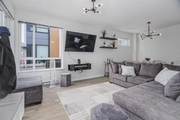 15111 Edmund Dr #115, Surrey, BC V3S 0A5