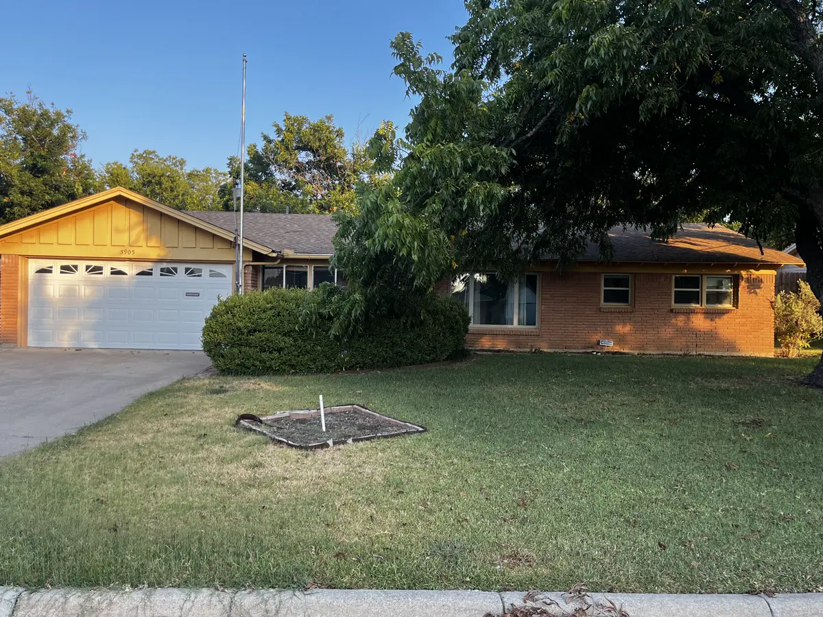 5905 Walraven Cir, Fort Worth, TX 76133-2722