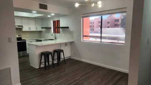 12212 N Paradise Village Pkwy #212, Phoenix, AZ 85028