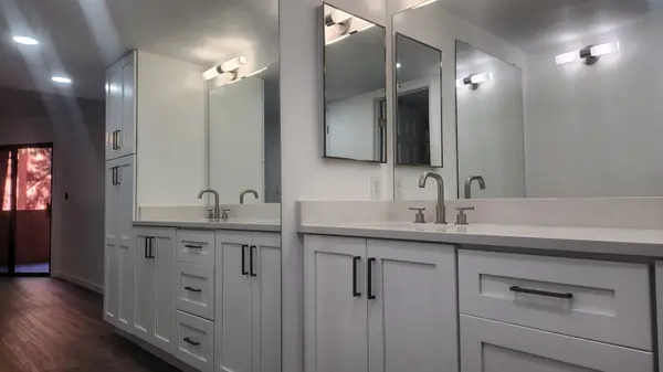 12212 N Paradise Village Pkwy #212, Phoenix, AZ 85028