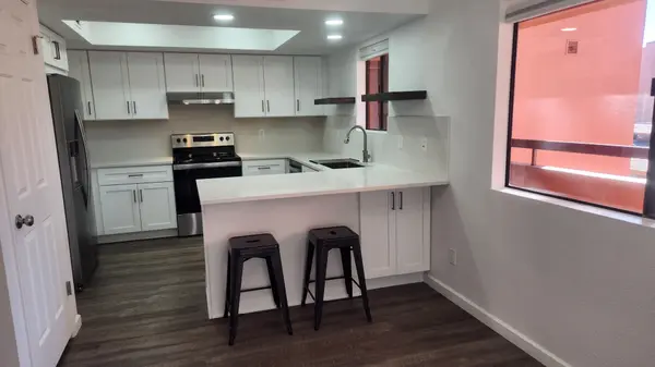 12212 N Paradise Village Pkwy #212, Phoenix, AZ 85028
