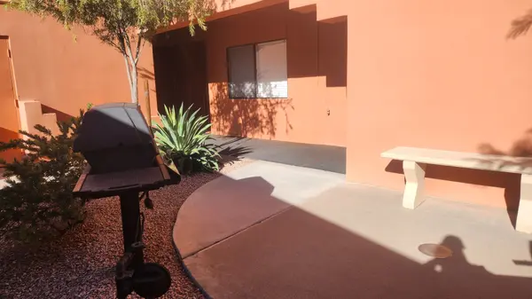 12212 N Paradise Village Pkwy #212, Phoenix, AZ 85028