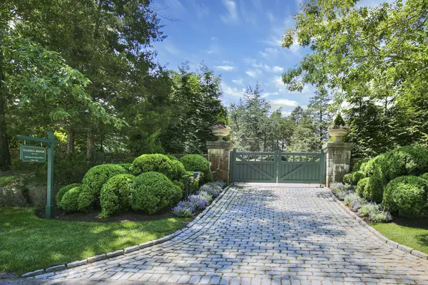 1024 Smith Ridge Rd, New Canaan, CT 06840