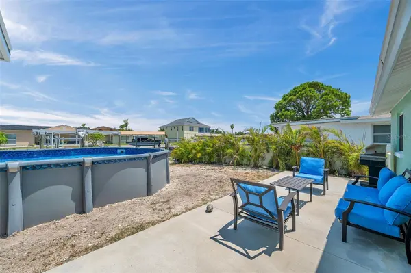 13700 Stacey Dr, Hudson, FL 34667-1561