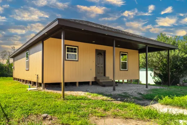 621 Nora Ln, Mission, TX 78573-0826