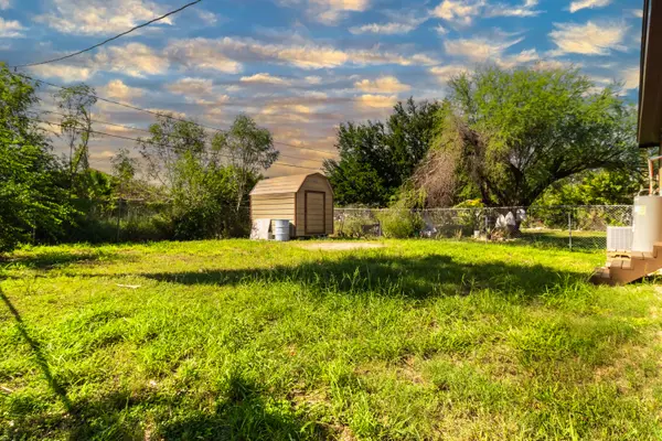 621 Nora Ln, Mission, TX 78573-0826