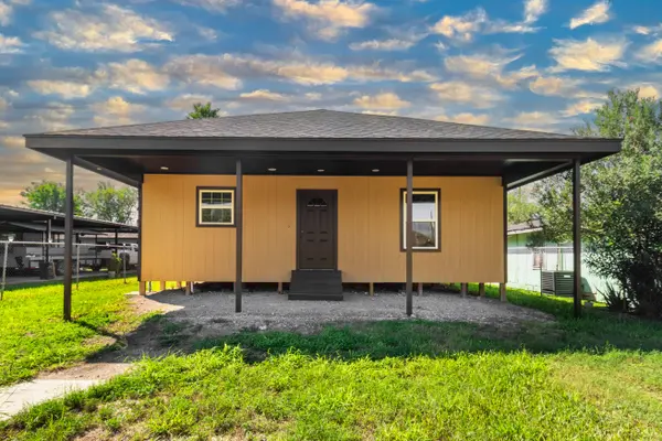 621 Nora Ln, Mission, TX 78573-0826