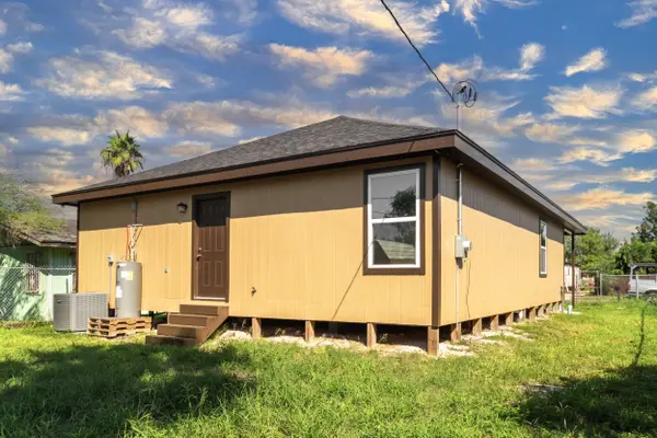 621 Nora Ln, Mission, TX 78573-0826