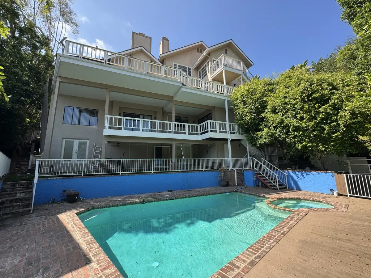 1478 Sunset Plaza Dr