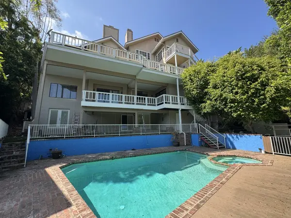 1478 Sunset Plaza Dr