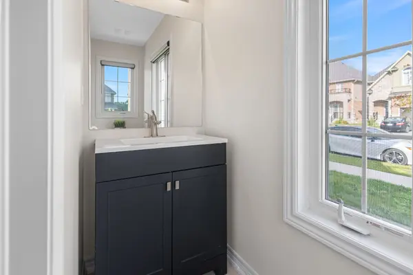 41 Starling Dr Hamilton, On L9a 0c5,