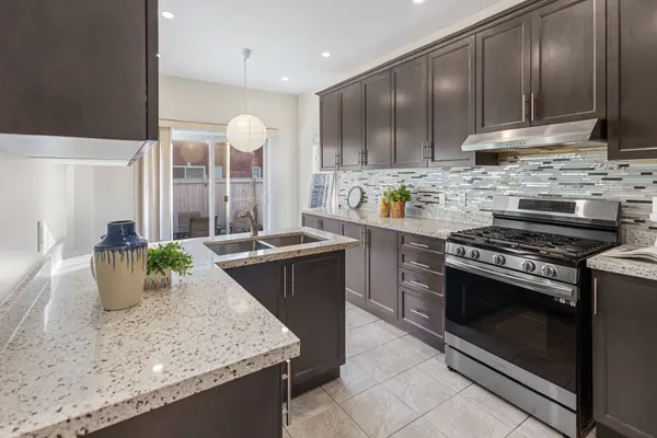 32 Hatton Crt Brampton, On,