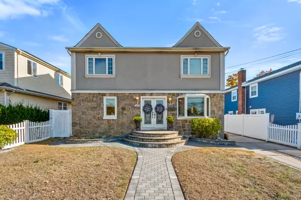 50 Carroll St #1st Fl, Roosevelt, NY 11575-2508