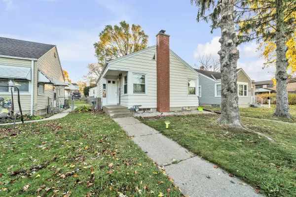 3264 S 24th St, Milwaukee, WI 53215-4415