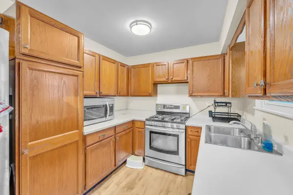 3264 S 24th St, Milwaukee, WI 53215-4415