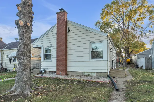 3264 S 24th St, Milwaukee, WI 53215-4415