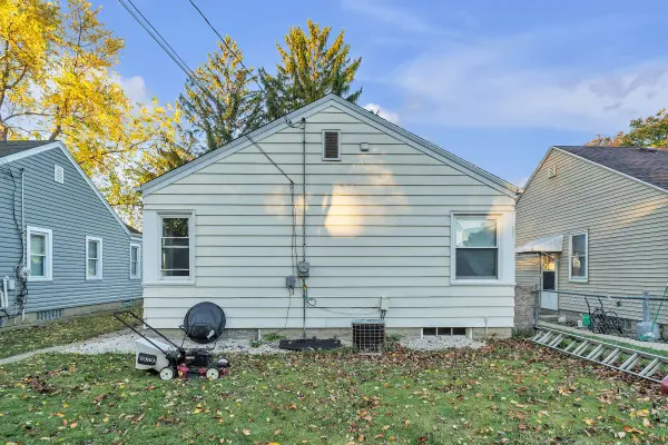 3264 S 24th St, Milwaukee, WI 53215-4415