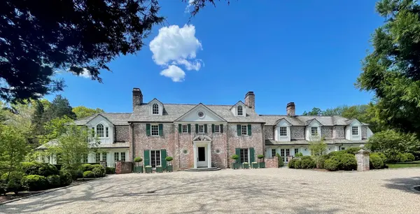 1024 Smith Ridge Rd, New Canaan, CT 06840