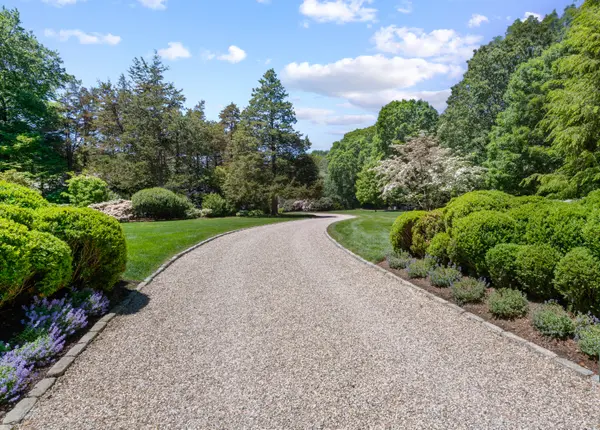 1024 Smith Ridge Rd, New Canaan, CT 06840