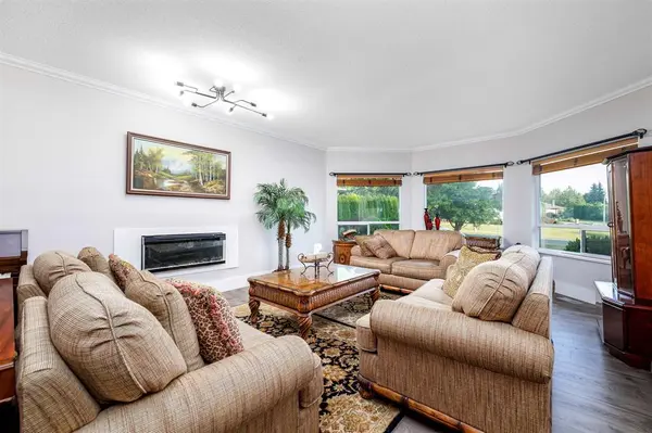15545 58A Ave, Surrey, BC V3S 4N8