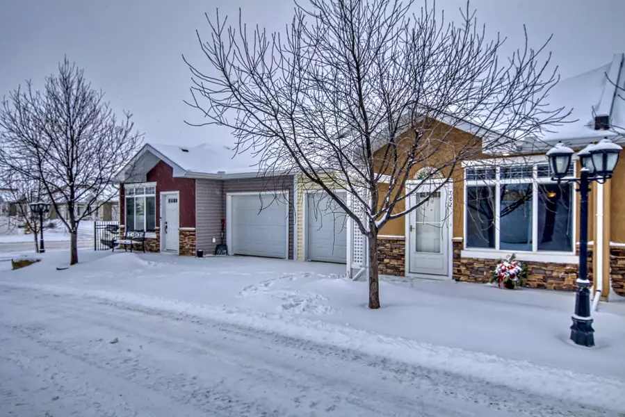 Sunvale Cres, High River, AB T1V