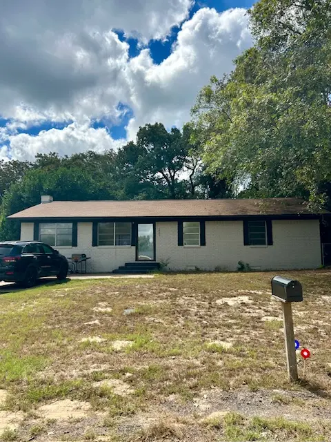 5865 CR-3925, Athens, TX 75752-5352
