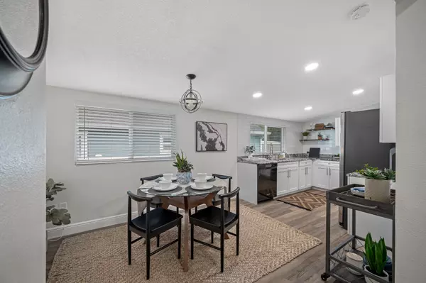 Tampa, FL 33604,806 E Hanna Ave