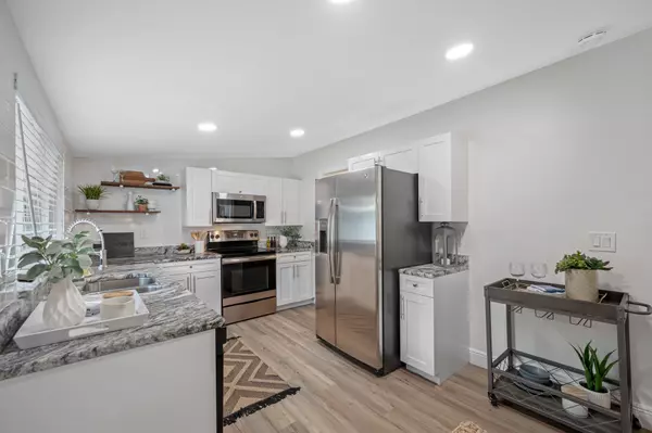 Tampa, FL 33604,806 E Hanna Ave