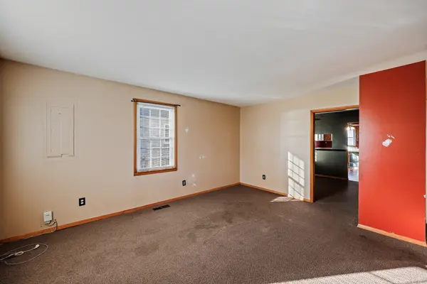 511 Riverside Dr, Essex, MD 21221-6833