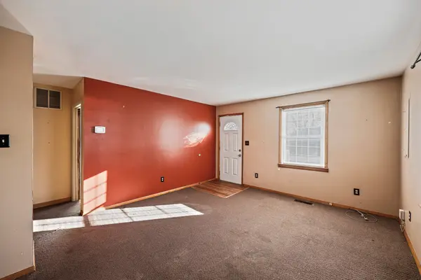 511 Riverside Dr, Essex, MD 21221-6833