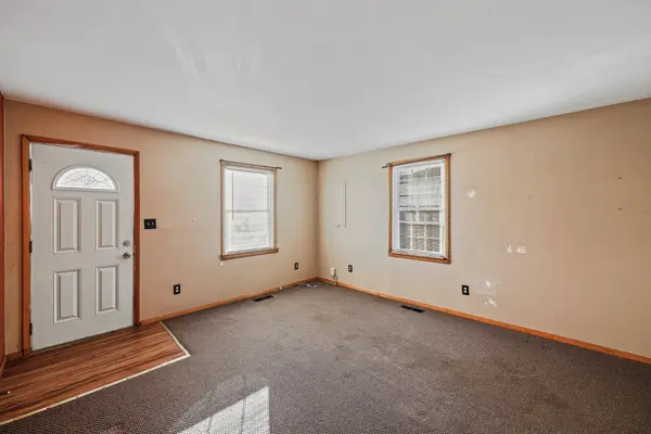 511 Riverside Dr, Essex, MD 21221-6833