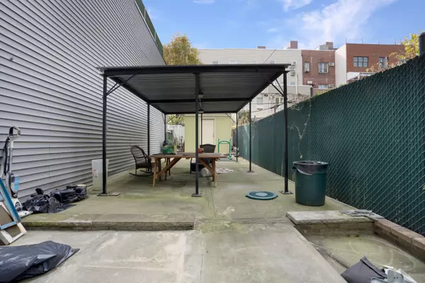 Brooklyn, NY 11205-4502,984 Bedford Ave #Whole House! vacant!