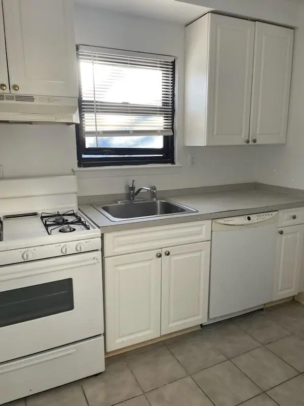 2 Van Wart Ave #12, White Plains, NY 10606