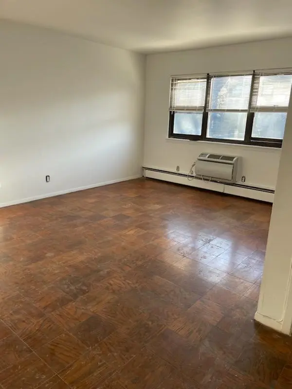 2 Van Wart Ave #12, White Plains, NY 10606