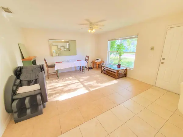3834 8th St S, St Petersburg, FL 33705