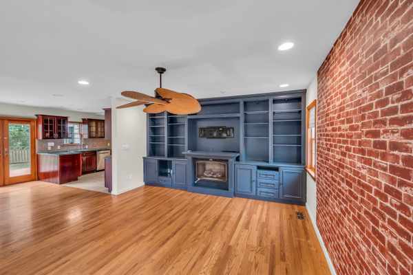 35 Henderson Ave, Port Washington, NY 11050-2440