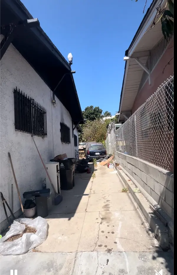 3833 W Mont Clair St, Los Angeles, CA 90018-2365