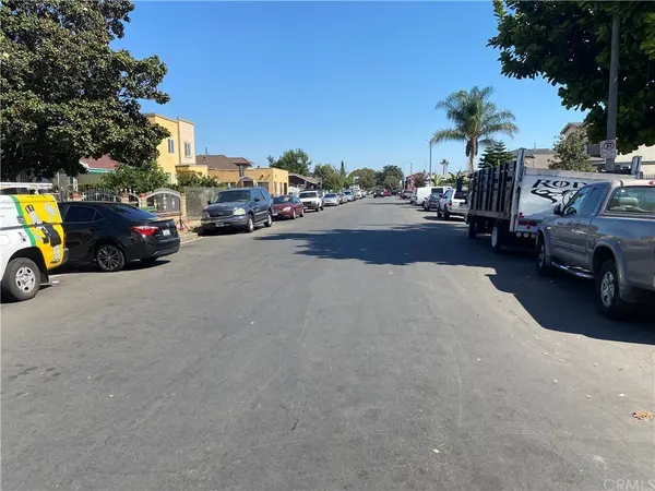 138 W 66th St, Los Angeles, CA 90003-1811